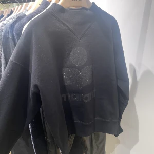 Isabel Marant tröja - Så fin Isabel marant tröja, endast använd ett fåtal gånger 🖤🖤skriv för egna bilder