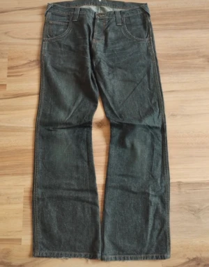 Vintage Bootcut Wrangler jeans  - Ett par gamla vintage Wrangler jeans med skön fade och bootcut passform i storlek 32/32 skriv om ni har eventuella frågor 