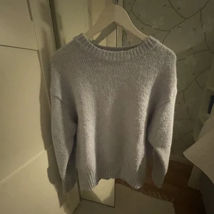 Stickad tröja  - Säljer denna stickade tröja från zara. 
