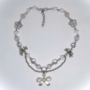 𐐪dreamy bowtie halsband𐑂 - Handgjort halsband ๑ᵔ⤙ᵔ๑ Kontakta mig innan du köper ✮⋆˙