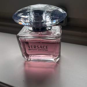 Stor versace parfym nästan fullt