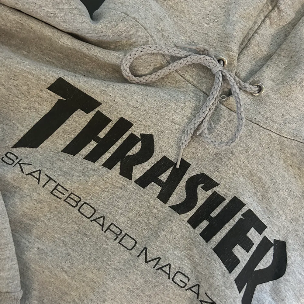 Thrasher hoodie i storlek S. Använd men inga hål eller liknande🤍. Hoodies.