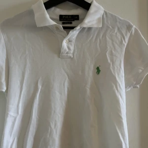 Ralph Lauren pike - En fin Ralph Lauren pike med grönt märke i herr strl xs/s. Nypris 1200kr