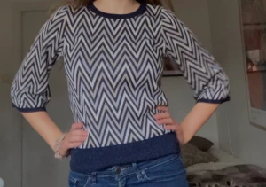 Glittrig tröja - Super snygg glittrig tröja som passar till både fest och vardag!😍 Den är i super fint skick!