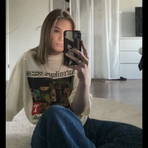 Oversized t-shirt med tryck - Passar många storlekar, väldigt oversized och använd fåtal gånger. Som ny