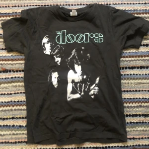 The doors tshirt  - The doors tshirt i storlek S⭐️