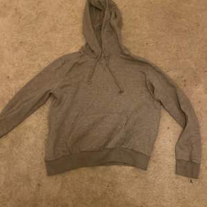 Fin grå hoodie typ oanvänd 💗skriv vid funderingar 