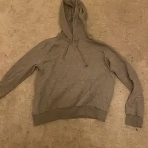 Fin grå hoodie typ oanvänd 💗skriv vid funderingar 