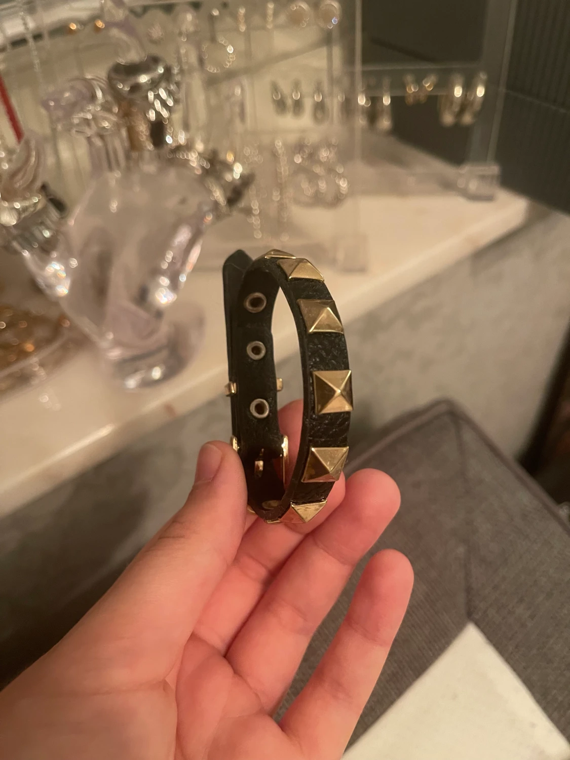 Svart nitarmband  - 90