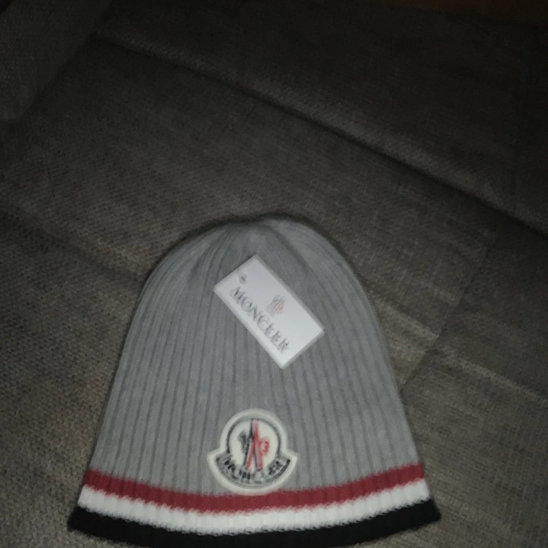 Moncler mössa 
