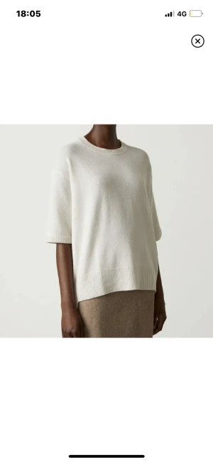 Lisa Yang tröja - Så fin tröja i 100% Kashmir. Nypris 3800kr o är i modellen Camille!🥰 