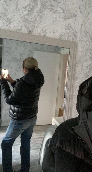 Colmar jacka  - Säljer min älskade vinter colmarjacka då den inte andvänds lika mycket längre ❤️nypriset ligger på runt 5000-6000 kronor så de är ett otroligt bra pris jag säljer den för❤️ kom privat för flera bilder , den är i otroligt bra skick och har inte ett ända hål!