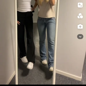 Levis jeans - As snygga Vinted Levis jeans! Skriv vid intresse och bättre bilder:) Dem är lite slitna ner till men annars utan defekter❤️‍🔥❤️‍🔥