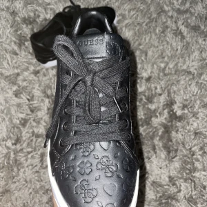 Guess skor - Guess skot fina nästan ny skick 