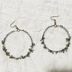 Örhängen  - Aldrig använda. Använd gärna KÖP NU om du vill köpa.