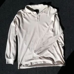 skjorta  - mjölkvit, långärmad lite tjockare skjorta från Lager 157! Knappt använd och i fint skick! 