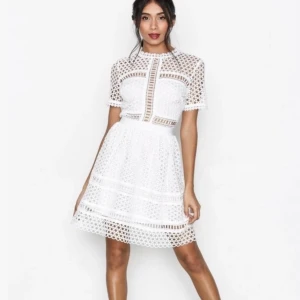 By Malina klänning - Säljer nu min fina By Malina klänning i modellen Emily då den är för liten. Perfekt till sommaren och student. Använd endast 1 gång💞💞