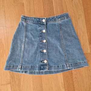 Cubus jeans kjol - Jätte fin kjol från Cubus som går att göra större och mindre i midjan