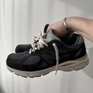 New balance 990v3 kith  - New balance 990v3 Kith   Storlek: eu 45,5  Skick: 9/10  (köpta på stockx, kvitto och tags medföljer) Lowest Ask på stockx är 432€