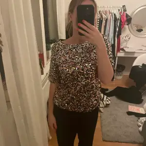 Glitter topp 100kr plus frakt