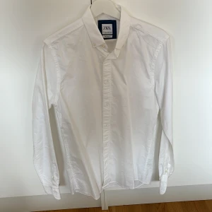 Skjorta relaxed fit zara - Vit skjorta från Zara
