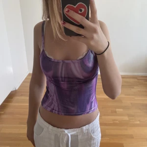 festtopp - Söt festtopp, har inget märke och är köpt secondhand💗