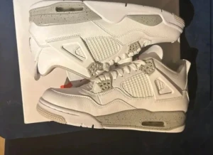 Jordan 4 oreo  - Jordan 4 oreo (nya). Storlek 39 uk 6,5. Säljer pga att dom inte passa. Skriv gärna privat för mer information. Pris kan diskuteras.