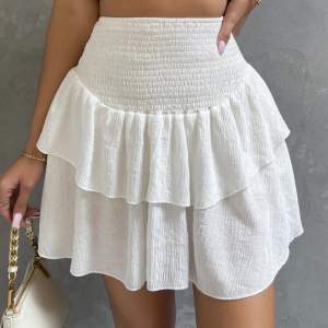 Jätte fin kjol från shein i storlek S, aldrig använd så är i väldigt fint skick. Skriv privat för fler bilder eller frågor🤍