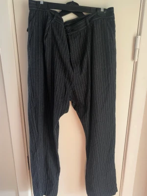 SWEET SKTBS Kostymbyxor  - Kostymbyxor från Sweet SKTBS.  Snygga och stilrena