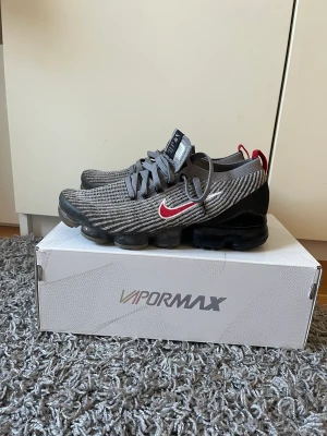 Nike vapormax - Hej! Säljer mina knappt använda Nike vapormax!
