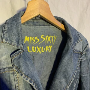 Miss sixty jeans jacka - Sjukt snygg jacka perfekt till våren 