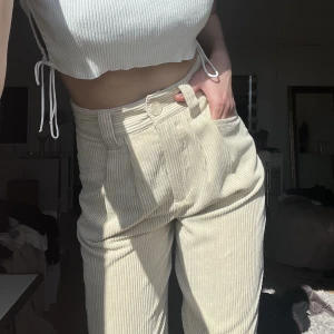 Beiga manchesterbyxor  - Jättesköna, knapp och dragkedja