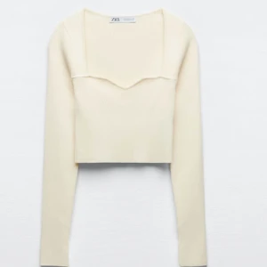 ZARA TOPP - Helt ny med lappar kvar❤️ färgen är benvit❤️