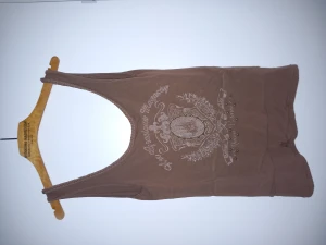 Vintage topp - Cool vintage aktig topp I fint skick. Storleken står inte men skulle tro de är storlek m✨️