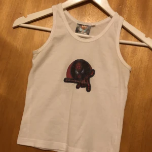 Spiderman marvel linne - Storlek 6/xs Köpt på Plick men passa ej på mig så säljer vidare Välsigna bra skick