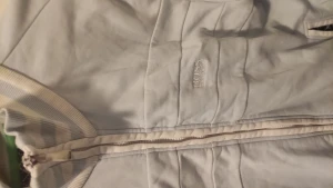 Sweathshirt Hugo Boss  - Sweatshirt med dradkedja i fint skick av märket hugo boss. Storlek L