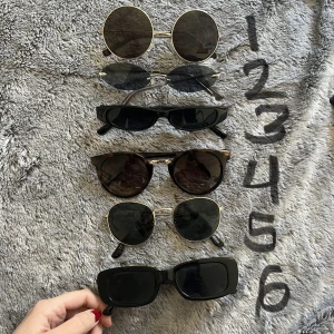 Solglasögon ☀️😎 - 2 & 3 SÅLDA!!! Fina solglasögon perfekt nu till våren! 💐✨ 35kr st KLICKA INTE KÖP NU