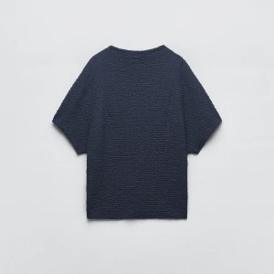 Zara tröja - Jättefin t-shirt från Zara som inte kommit till användning. Alltså helt ny med prislapp kvar. 