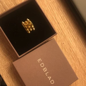Edblad ring, ny skick - Jag säljer min Edblad ring i storlek S, använd Max 4 gånger och i väldigt bra skick❤️köpte för 399❤️