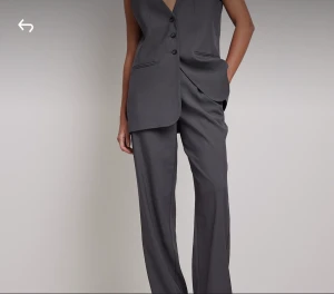 Kostymbyxor Grå - Helt nya raka grå kostymbyxor i stl 36 med lappar kvar! 