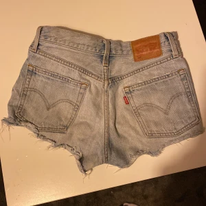 Levi’s shorts  - Super fina ljus blå shorts💓 storlek 25 men passar mig som brukar ha XS eller S! 