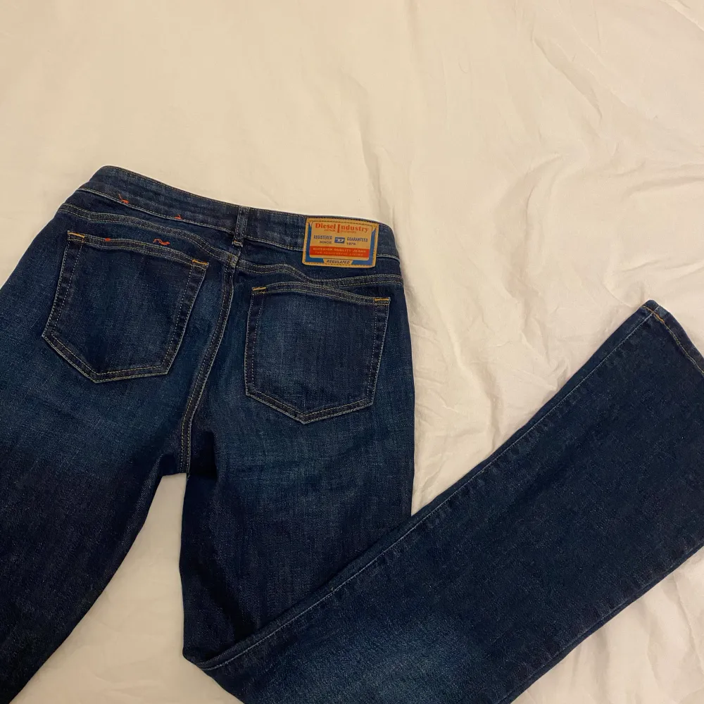 Disel jeans nästan som nya 💓 storlek 25/32 och köpta från carlings i februari 😇 de är lågmidjade ! Nypris 1599!. Jeans & Byxor.