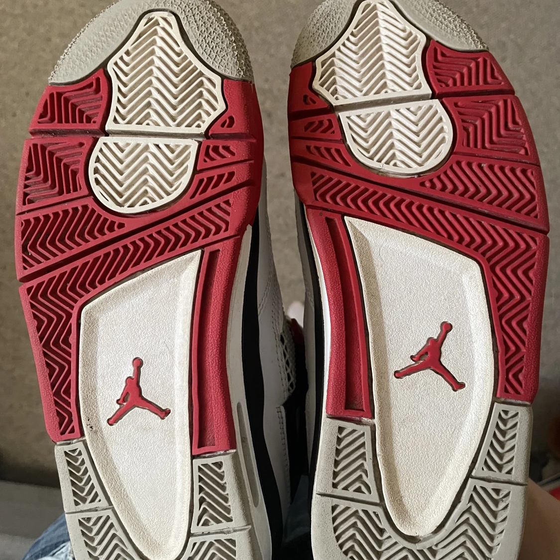 Jordan 4’s fire red - 91