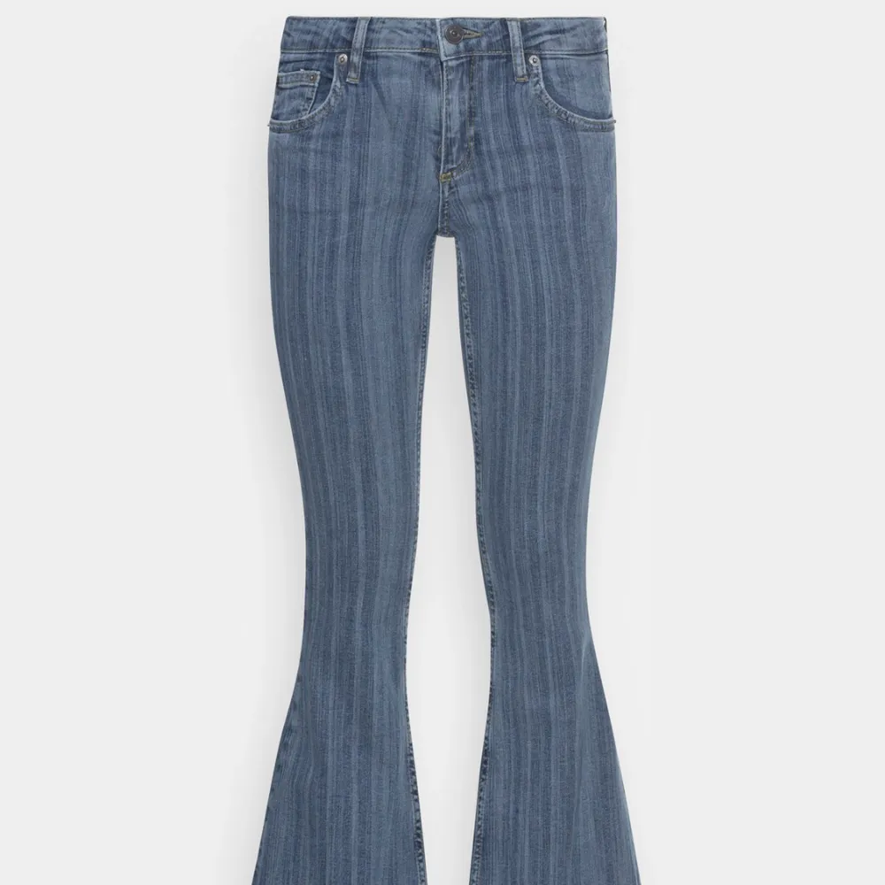 Intressekoll på dessa BDG jeans. Slutsålda på Zalando. Storlek 29. Aldrig använda. Originalpris 620kr. Jeans & Byxor.