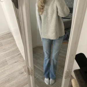 Bootcut jeans - Jätte fina lågmidjade bootcut jeans som tyvär är lite för små för mig både i längden och midjan 