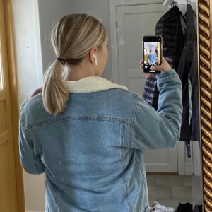 Teddyjacka - Supersnygg nu till våren, fint skick storlek S/M