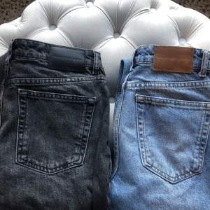 Två par jeans från zara. Modellen på båda är midrise med raka ben (se andra bilden). Går att köpa tillsammans eller var för sig💓(200kr/st)
