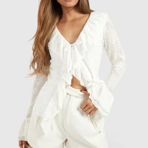 Topp - Helt ny topp, prislapp på! Då den var för liten för mig🥺suuuper fin! Ska beställa en ny men vill bli av med denna💕