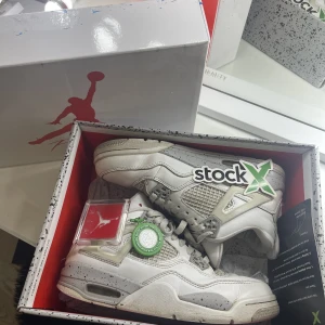 Jordan 4s retro oreo - Säljer mina jordan 4 i strl 38. Bra använt skick. INGÅR även crease skydd. Box och tag finns. Äkta såklart. 