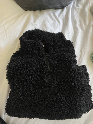 TRÖJA  - Knappt andvönd, köpt från madlady, jätteskön! 